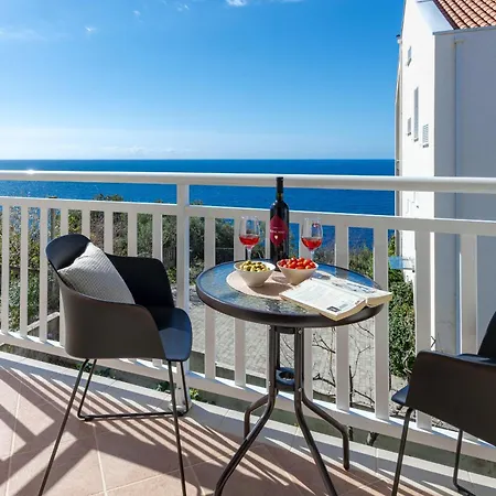 Apartman Lea *