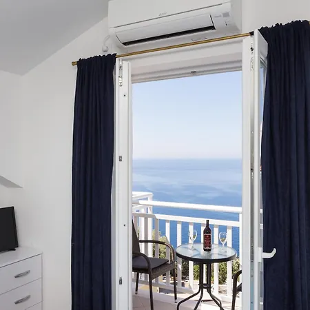 Apartman Lea *