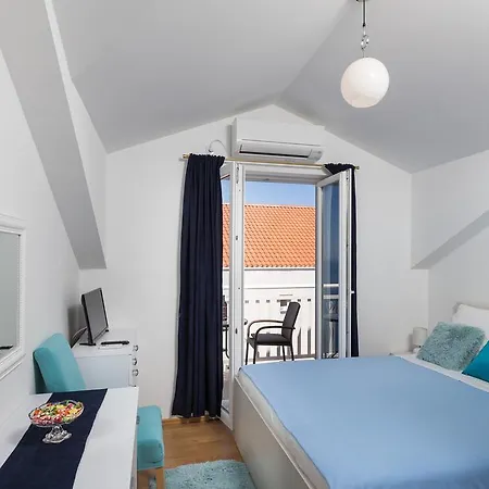 Apartman Lea *